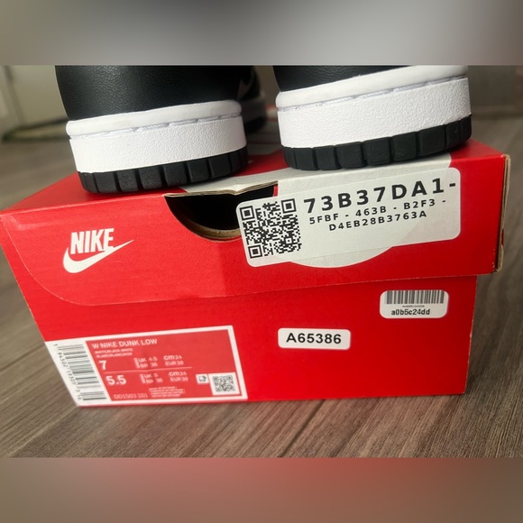 Women’s Nike dunk low retro panda - Picture 7 of 8